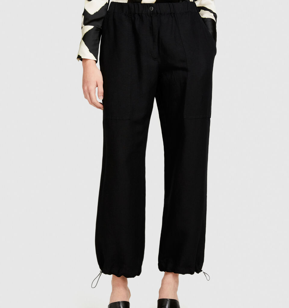 Linen blend cargo trousers - women's carrot fit trousers - Black | Sisley image number 4